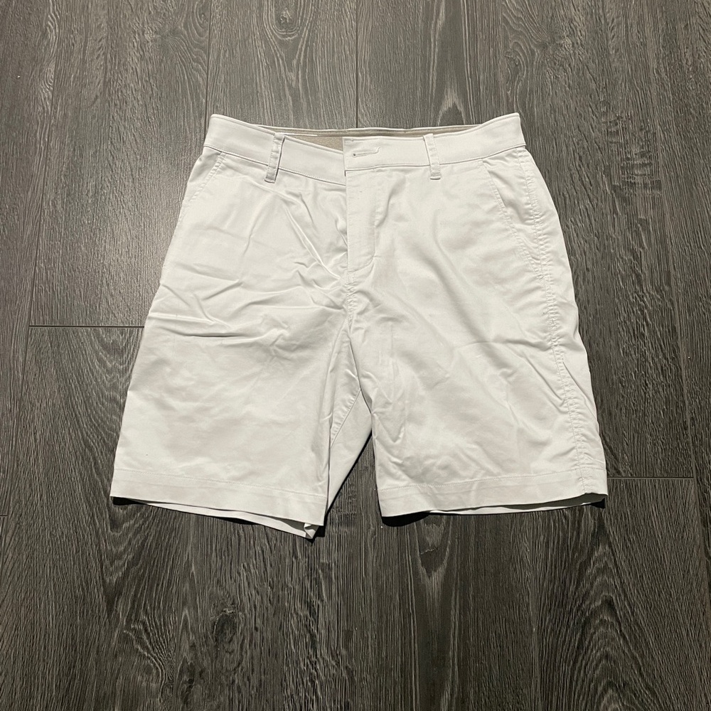 New Men’s Nike Golf Shorts Size 32